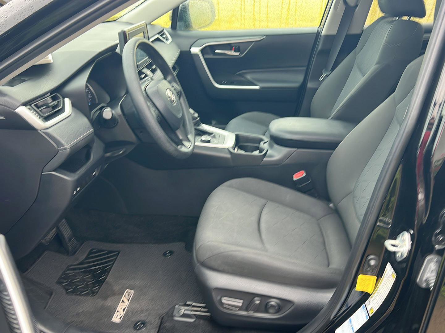 Used 2021 Toyota RAV4 XLE image 9