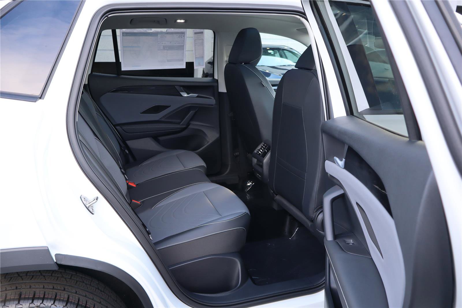 New 2026 Volkswagen Tiguan SE image 31