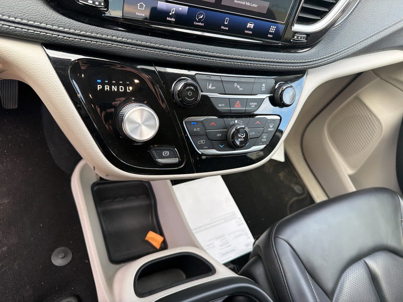 Used 2023 Chrysler Pacifica Touring-L FWD image 14