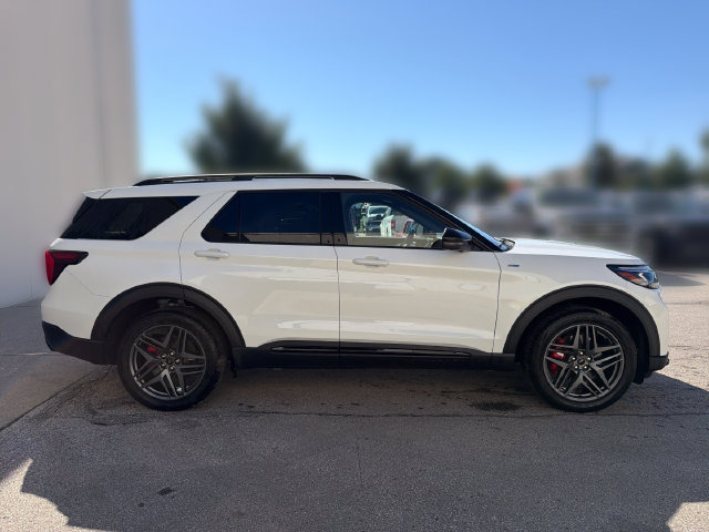 New 2026 Ford Explorer ST-Line w/ ST-Line Street Pack AWD/4WD image 4