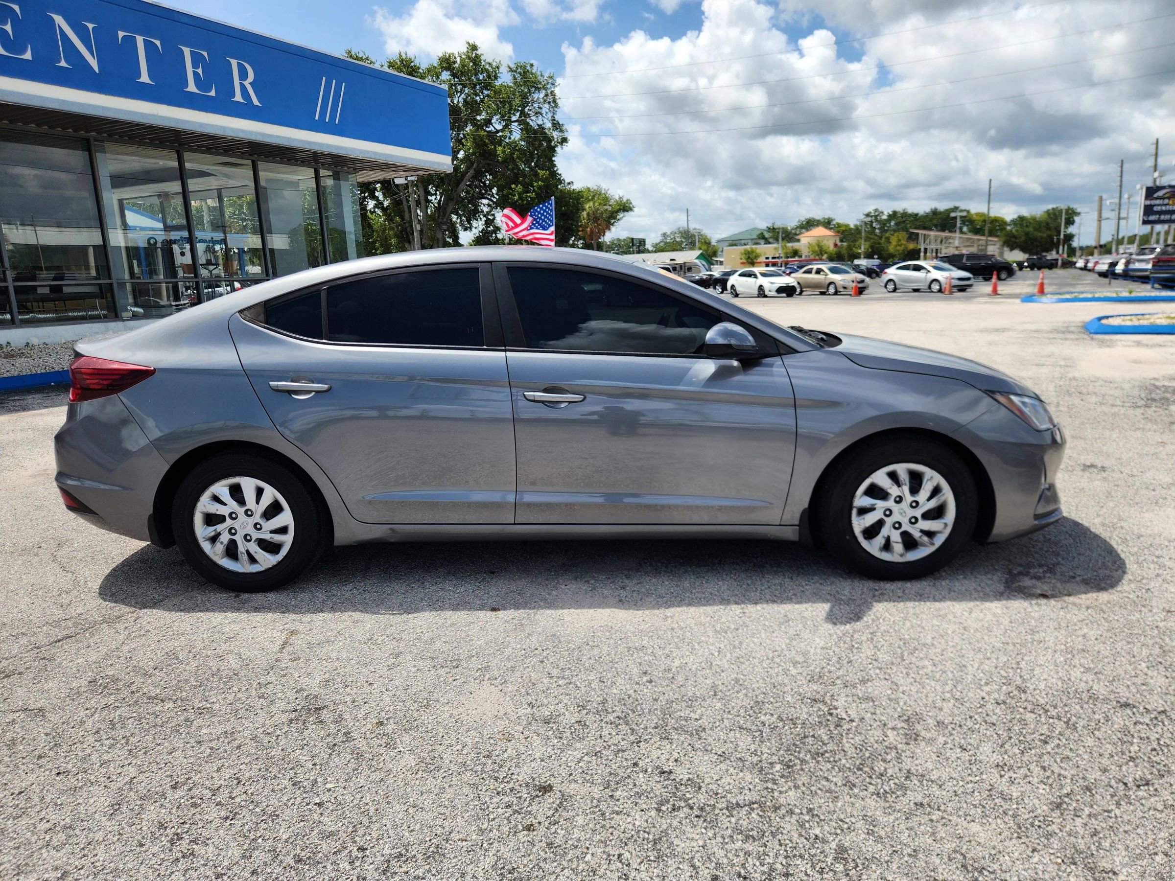 Used 2019 Hyundai Elantra SE FWD image 9