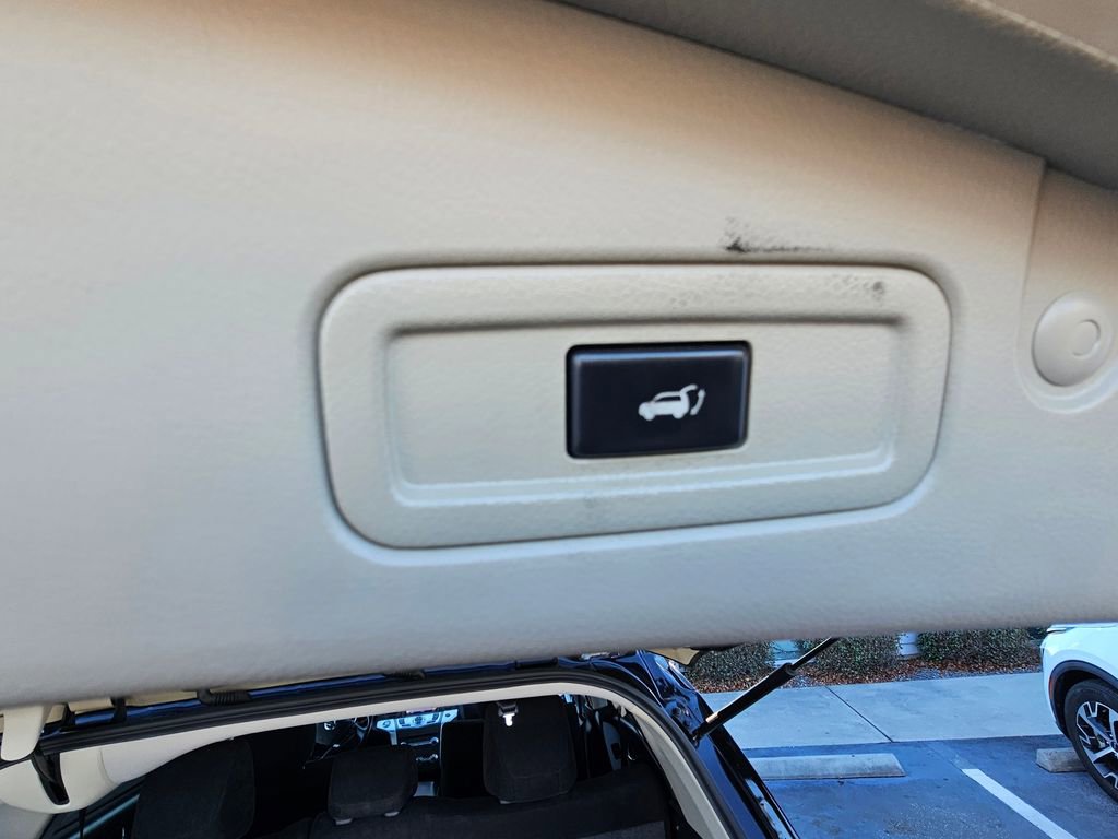 Used 2013 Nissan Murano SV w/ Value Pkg image 10