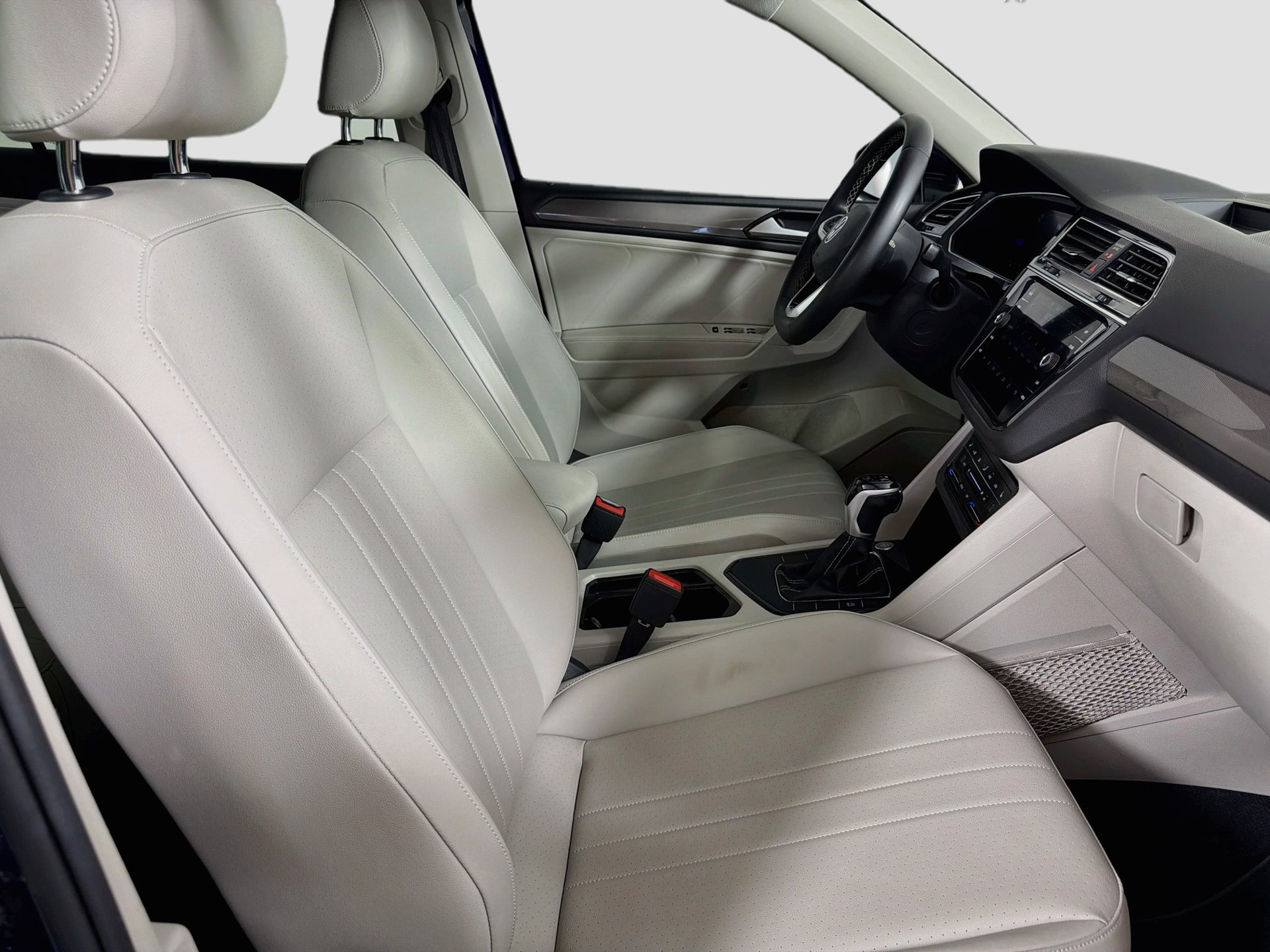 Used 2022 Volkswagen Tiguan SE FWD image 25