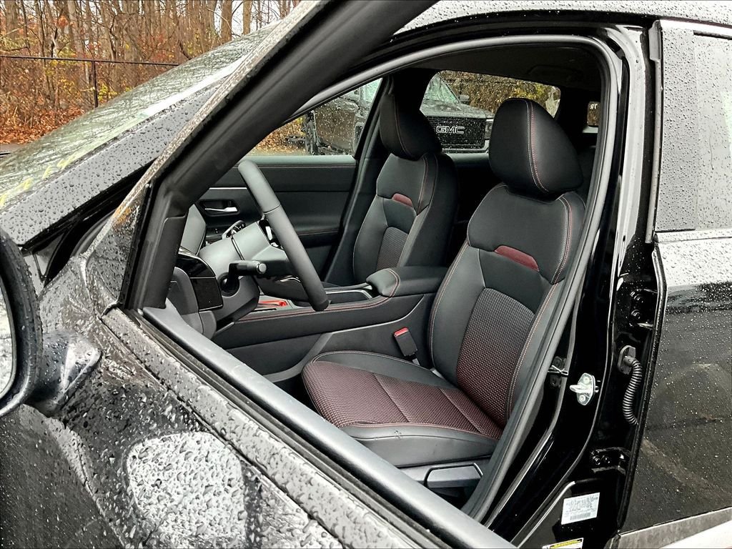 New 2025 Nissan Kicks SR w/ Illumination Package AWD/4WD image 10