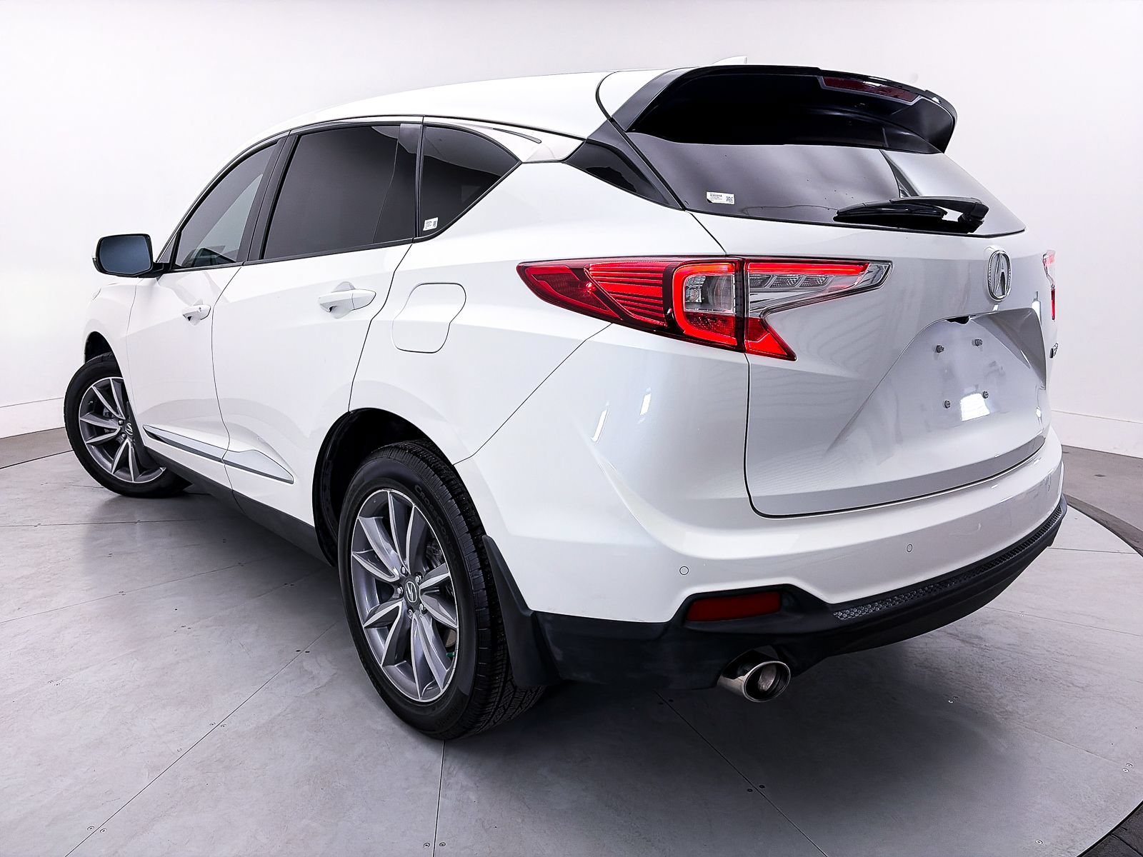 Used 2019 Acura RDX w/ Technology Package FWD image 2