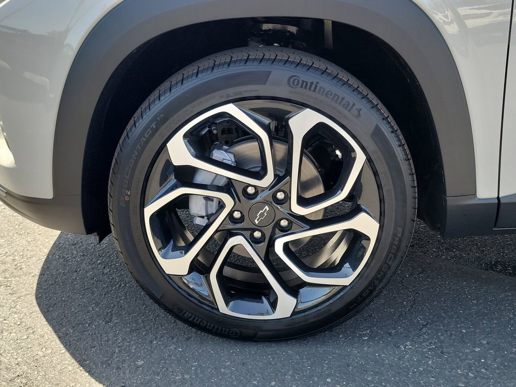 New 2026 Chevrolet Trax RS w/ Sunroof Package FWD image 25