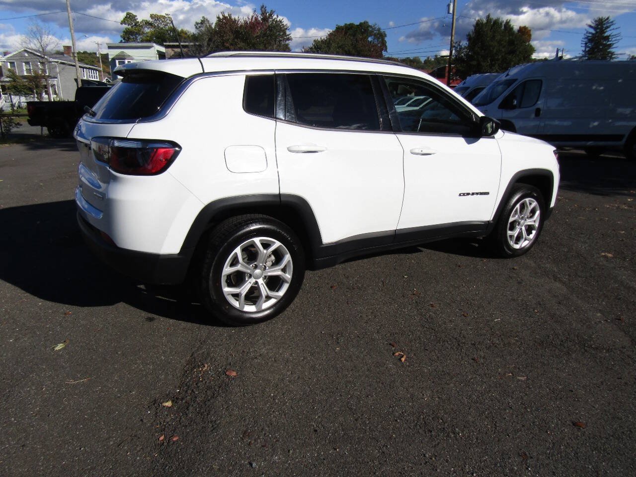 Used 2024 Jeep Compass Latitude AWD/4WD image 4