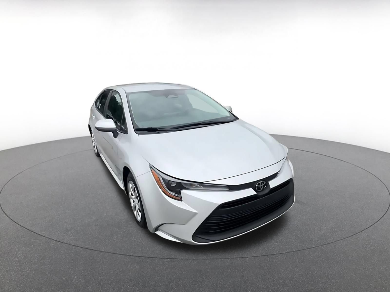 Used 2025 Toyota Corolla LE FWD image 3