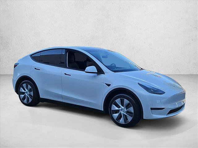 Used 2024 Tesla Model Y 2WD image 3