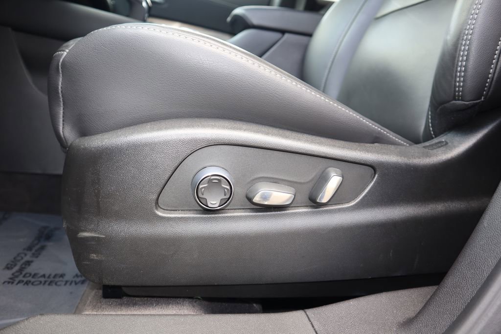 Used 2025 Cadillac XT4 Premium Luxury FWD image 10