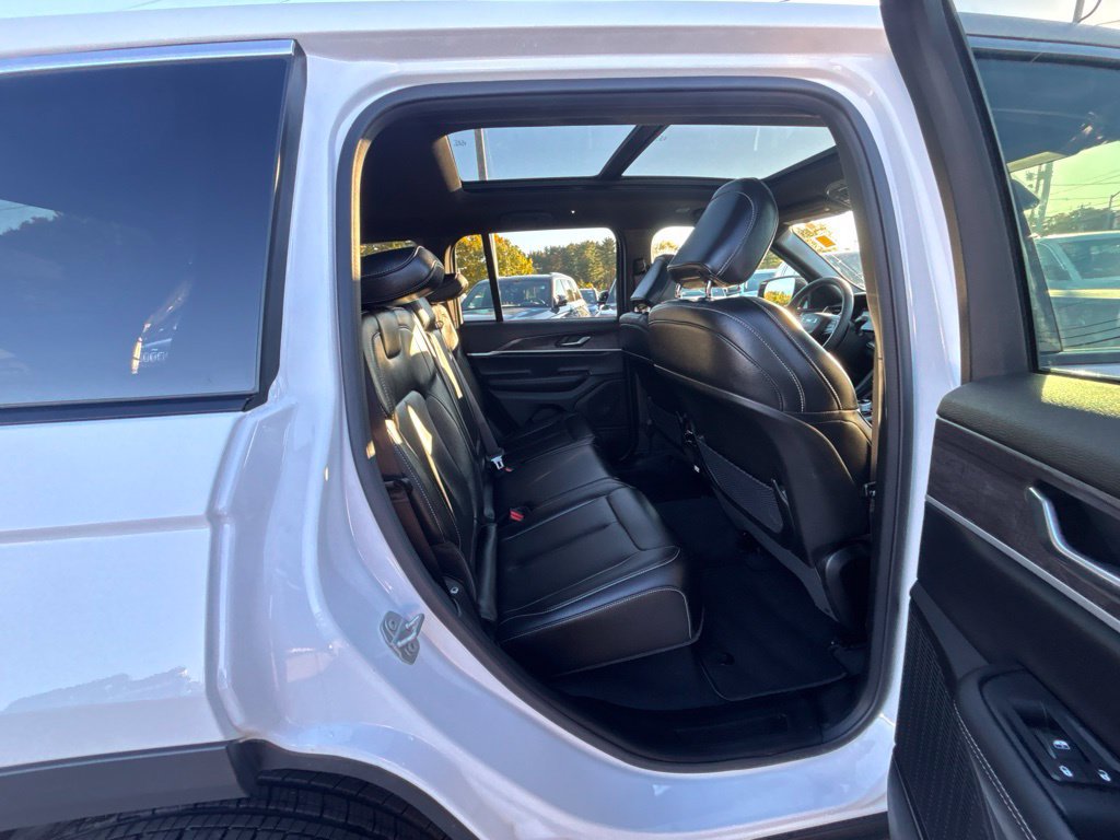 Certified 2025 Jeep Grand Cherokee Limited AWD/4WD image 24