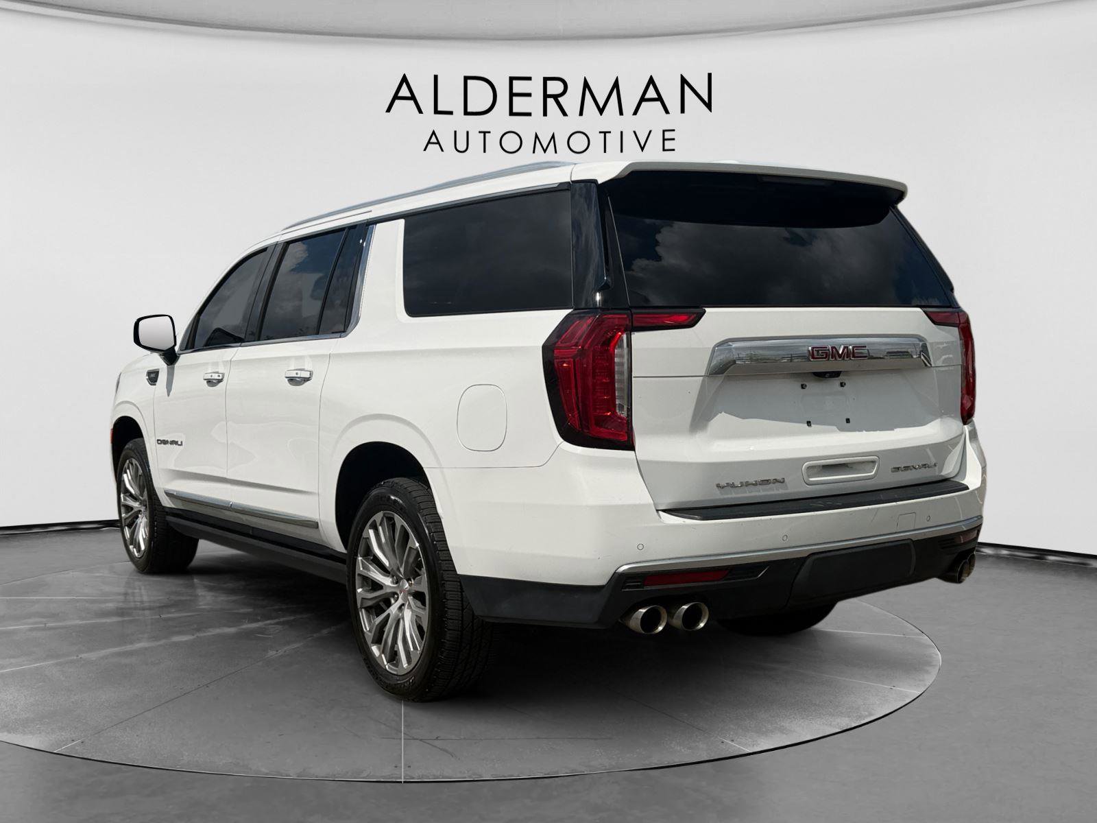 Used 2022 GMC Yukon XL Denali w/ Denali Premium Package RWD image 3