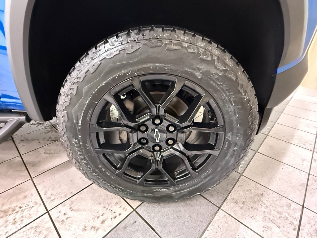 Used 2023 Chevrolet Colorado Trail Boss w/ LPO, Dark Essentials Package AWD/4WD image 16