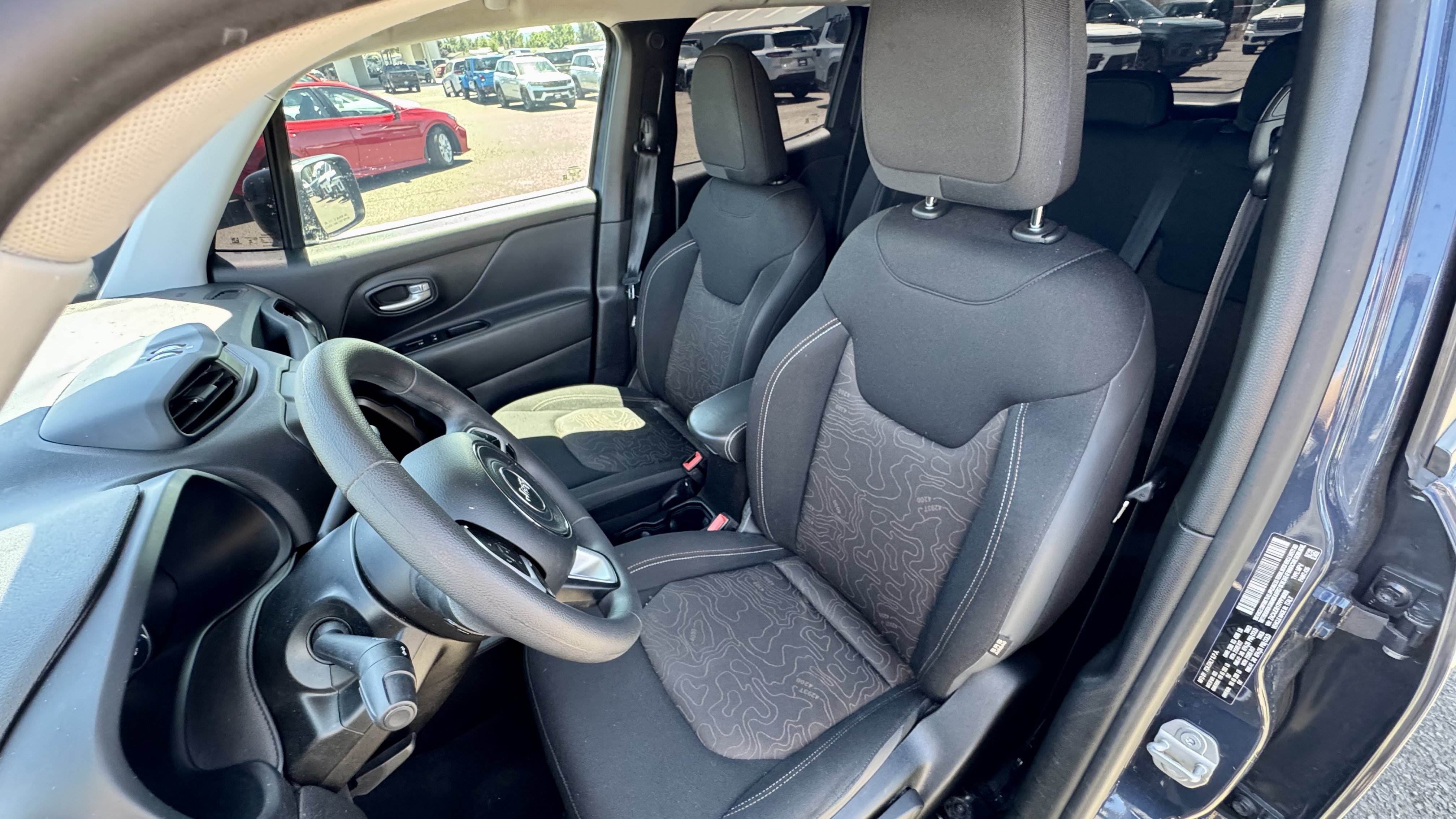 Used 2023 Jeep Renegade Latitude AWD/4WD image 11