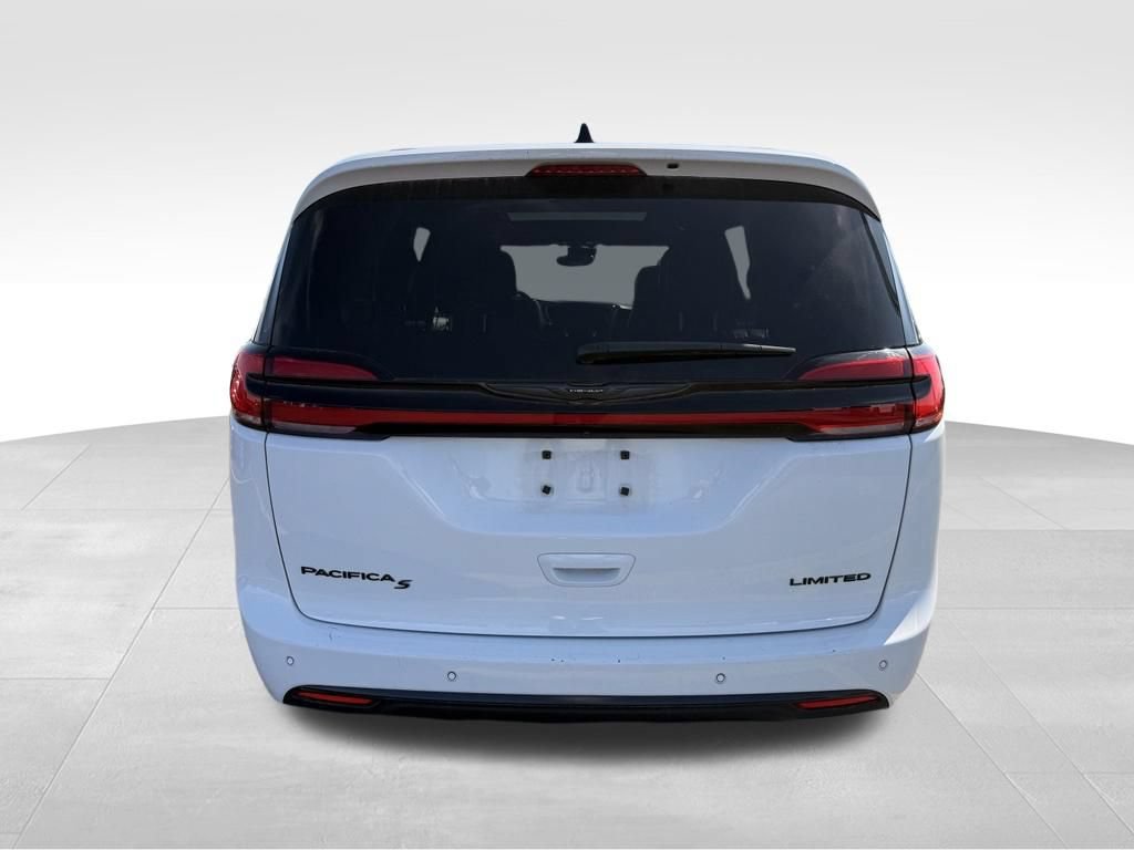 Used 2025 Chrysler Pacifica Limited FWD image 5