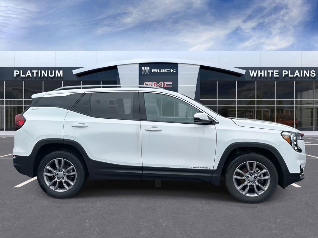 Used 2024 GMC Terrain SLT image 2