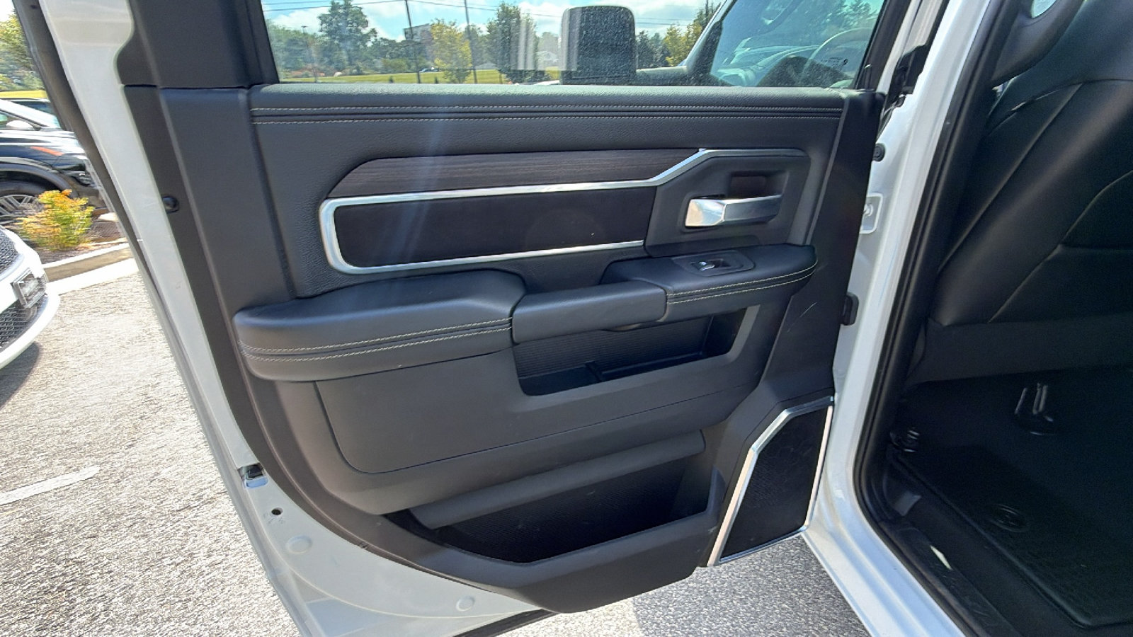 Used 2026 RAM 2500 Laramie AWD/4WD image 22
