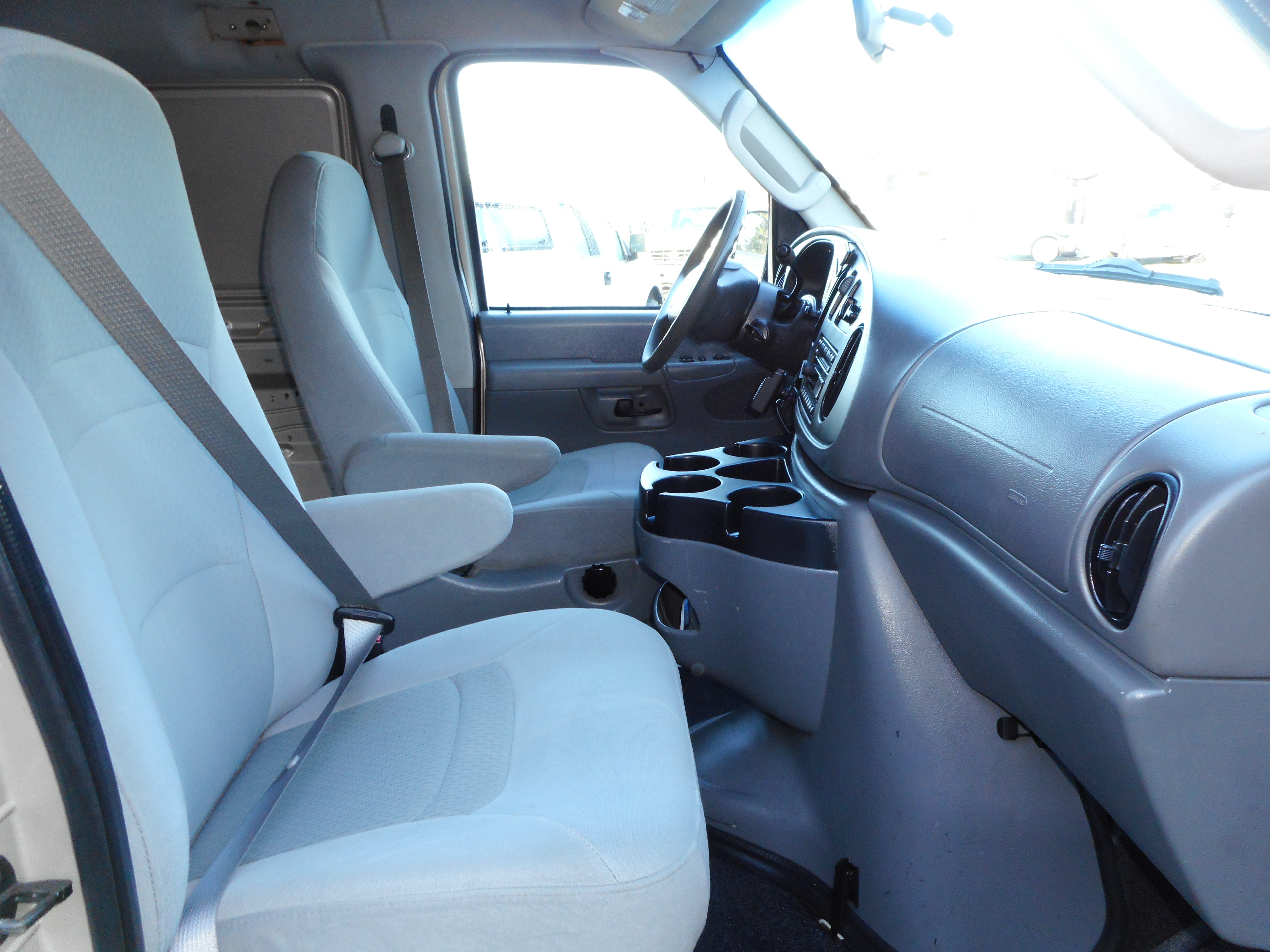 Used 2008 Ford E-250 and Econoline 250 RWD image 25