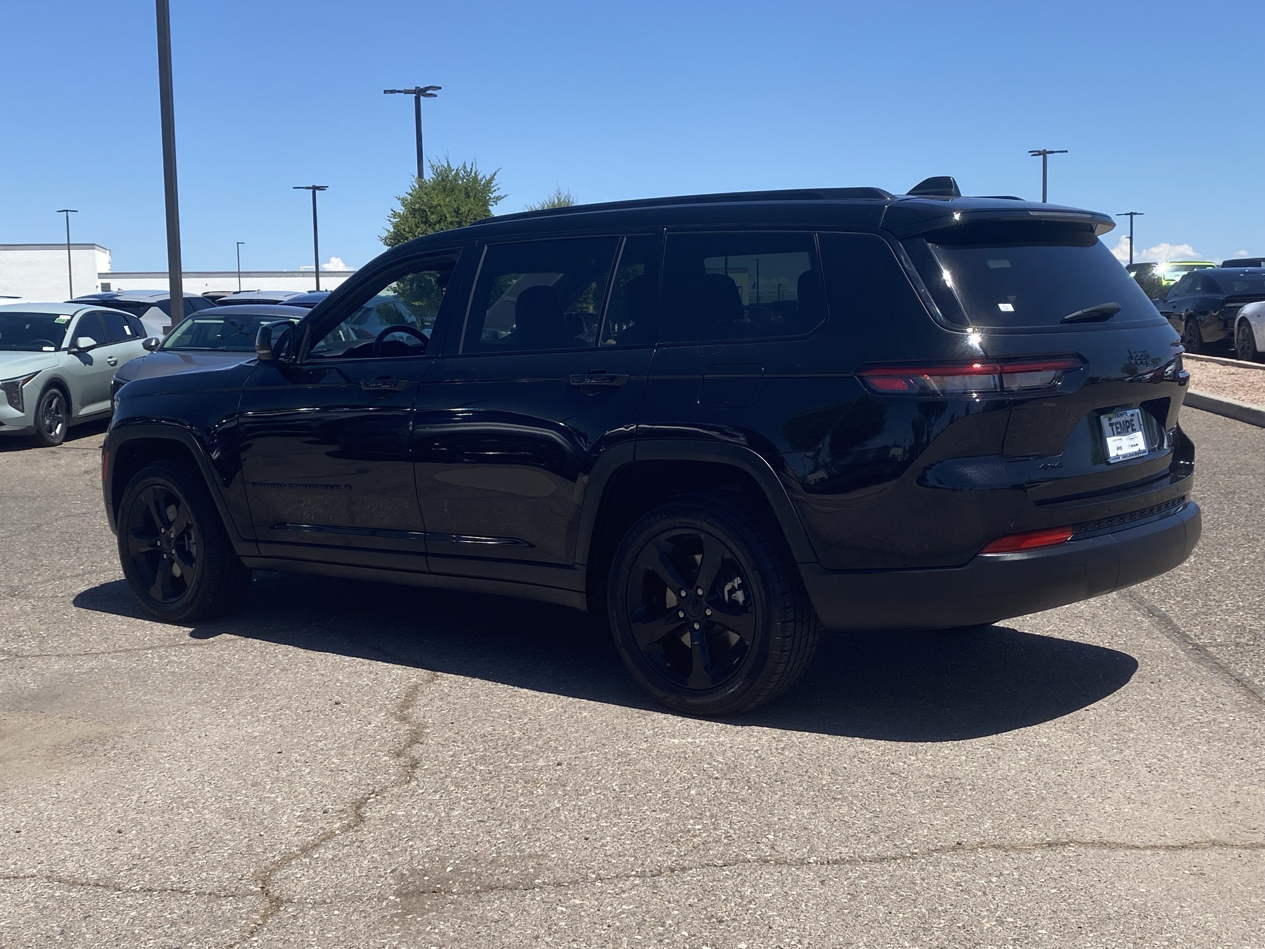 Used 2023 Jeep Grand Cherokee L Laredo AWD/4WD image 4