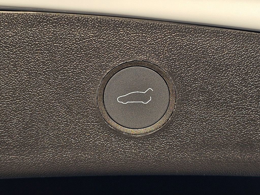 Used 2023 Tesla Model 3 Standard Range image 14