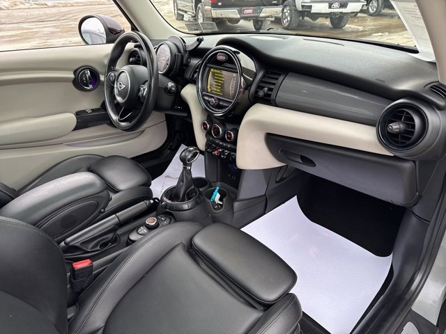 Used 2016 MINI Cooper 2-Door Hardtop image 42