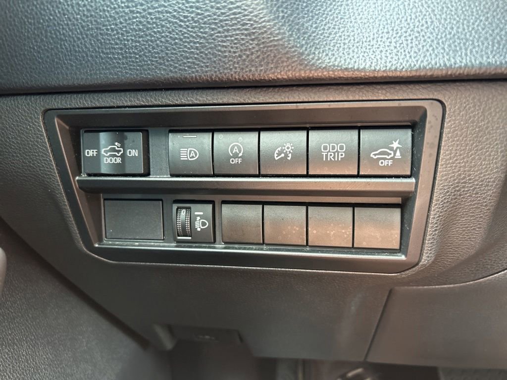 Used 2022 Toyota Tundra SR5 w/ SR5 Convenience Package AWD/4WD image 24
