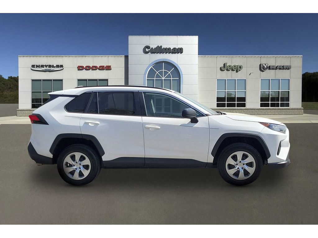 Used 2021 Toyota RAV4 LE FWD image 2