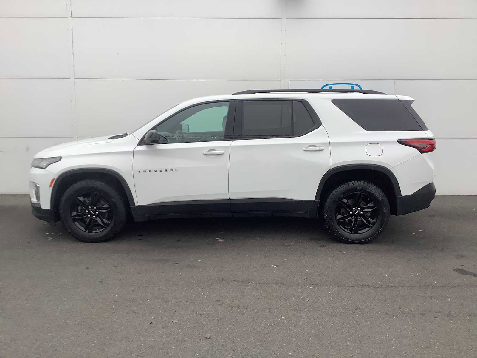 Used 2022 Chevrolet Traverse LS w/ Midnight/Sport Edition image 3