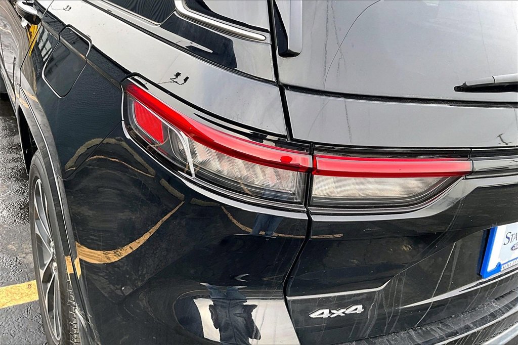 Used 2023 Jeep Grand Cherokee Overland w/ MOPAR Finishing Package image 31