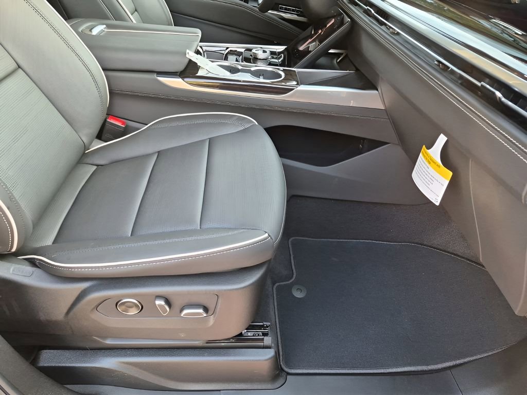 New 2026 Cadillac Escalade ESV Luxury w/ Touring Package AWD/4WD image 19