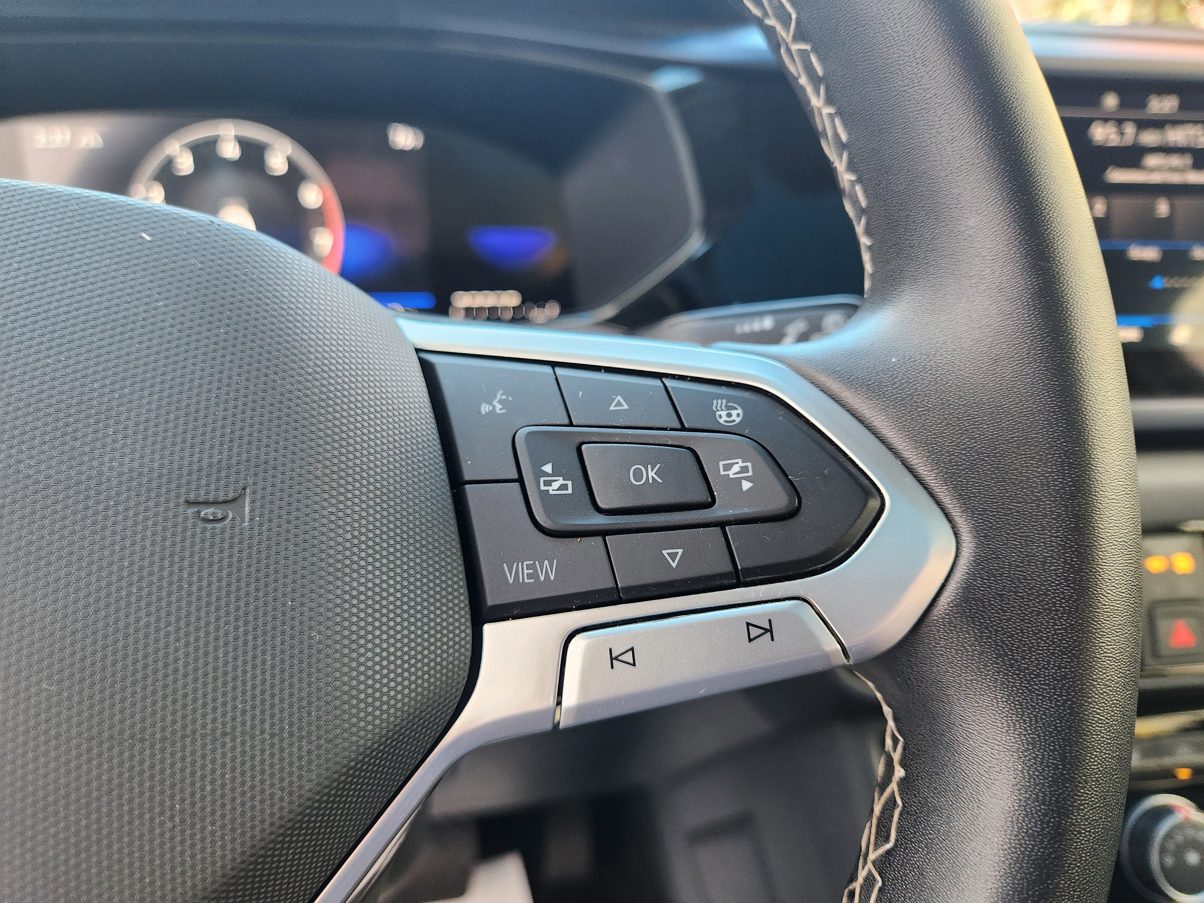 Certified 2023 Volkswagen Taos SE w/ Panoramic Sunroof Package image 14