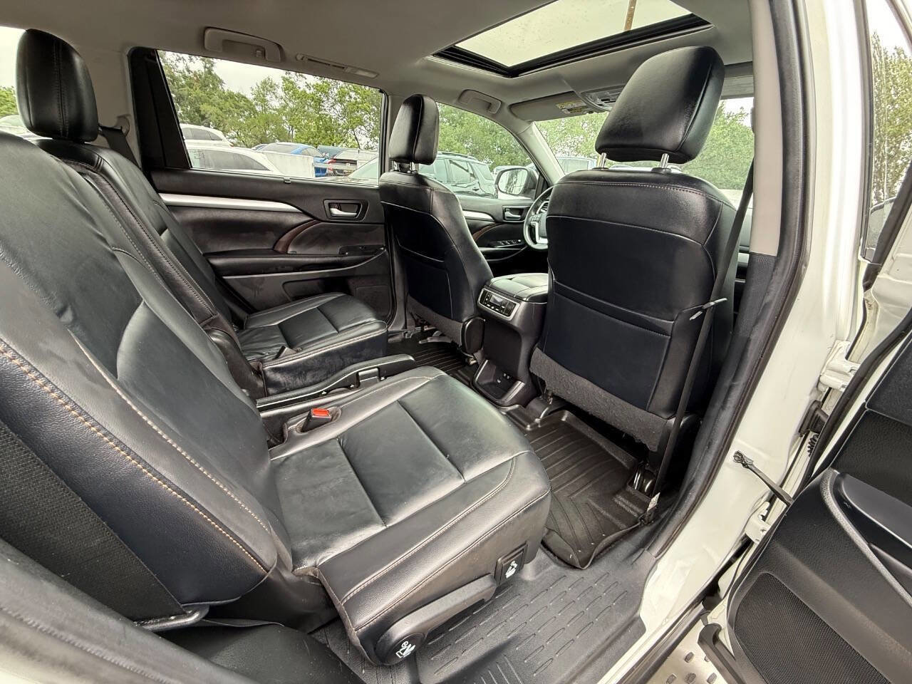 Used 2019 Toyota Highlander XLE FWD image 37