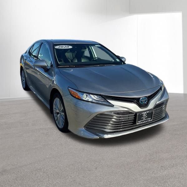 Used 2020 Toyota Camry XLE image 8