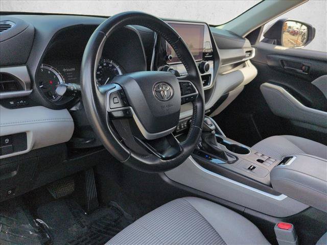 Used 2023 Toyota Highlander LE FWD image 14
