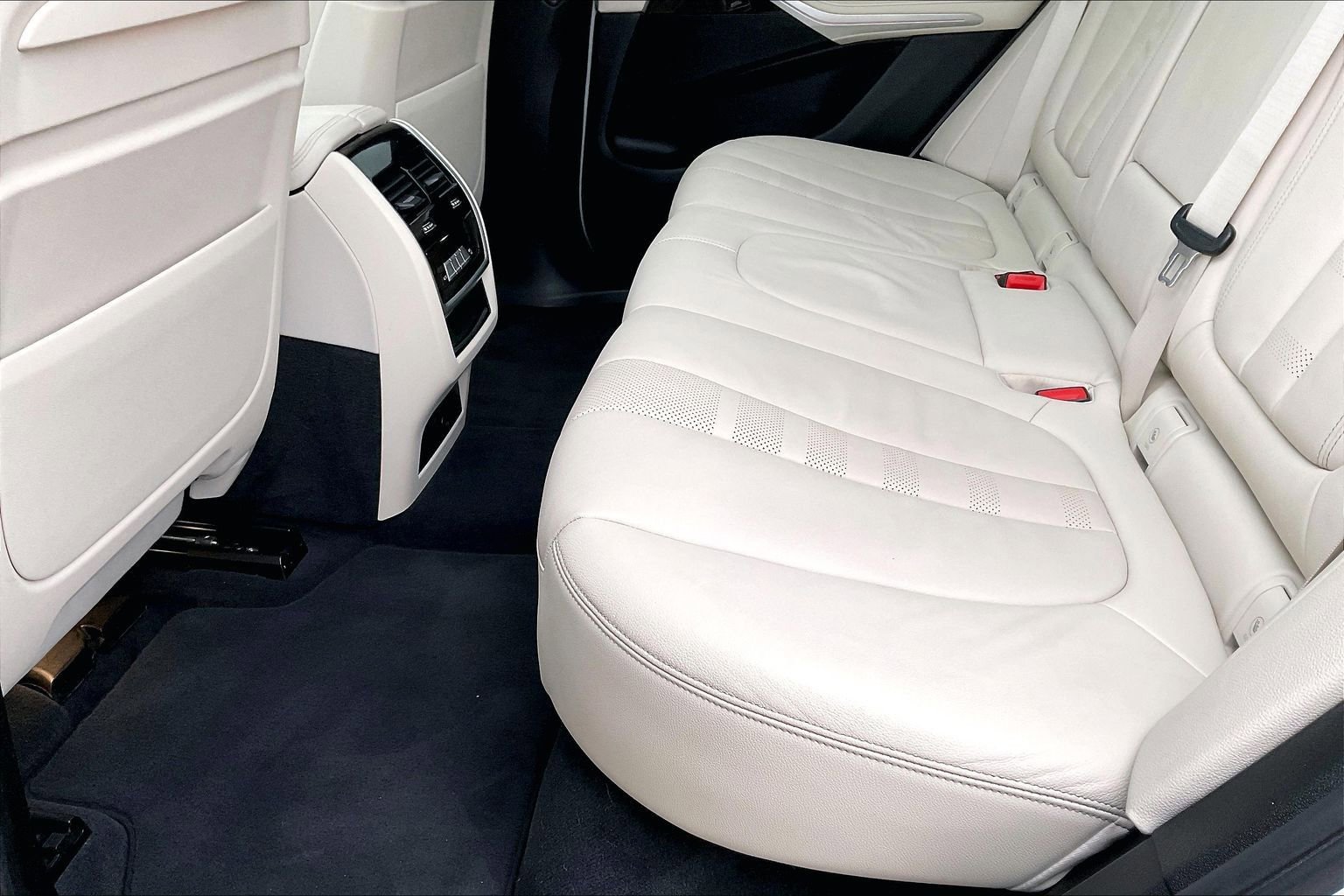 Used 2020 BMW X5 xDrive40i w/ Premium Package image 17