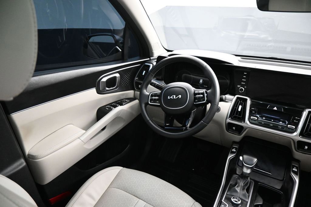 Used 2023 Kia Sorento S w/ Panoramic Sunroof Package FWD image 15