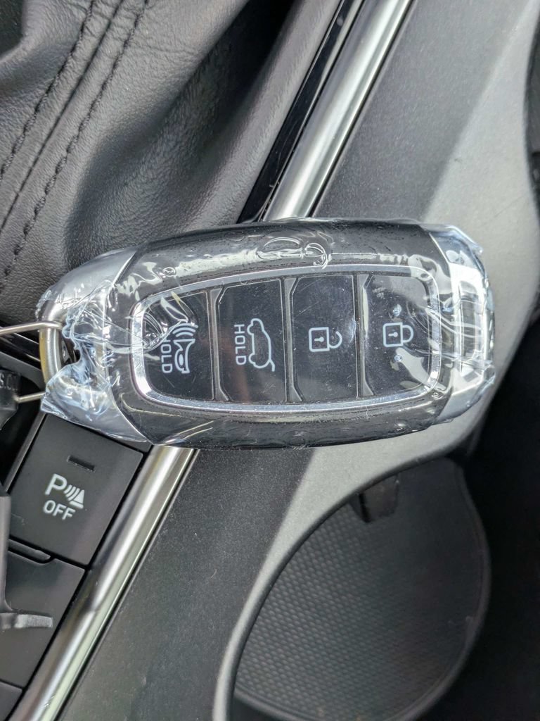 Used 2020 Hyundai Santa Fe Limited AWD/4WD image 29