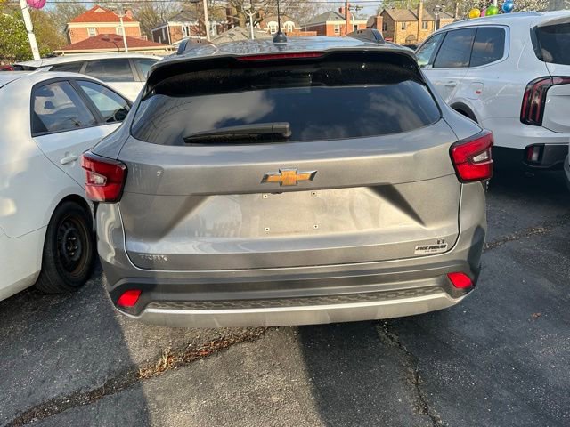 Used 2025 Chevrolet Trax LT FWD image 5