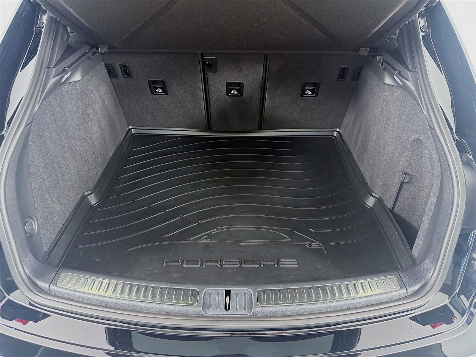 Certified 2023 Porsche Macan AWD/4WD image 22