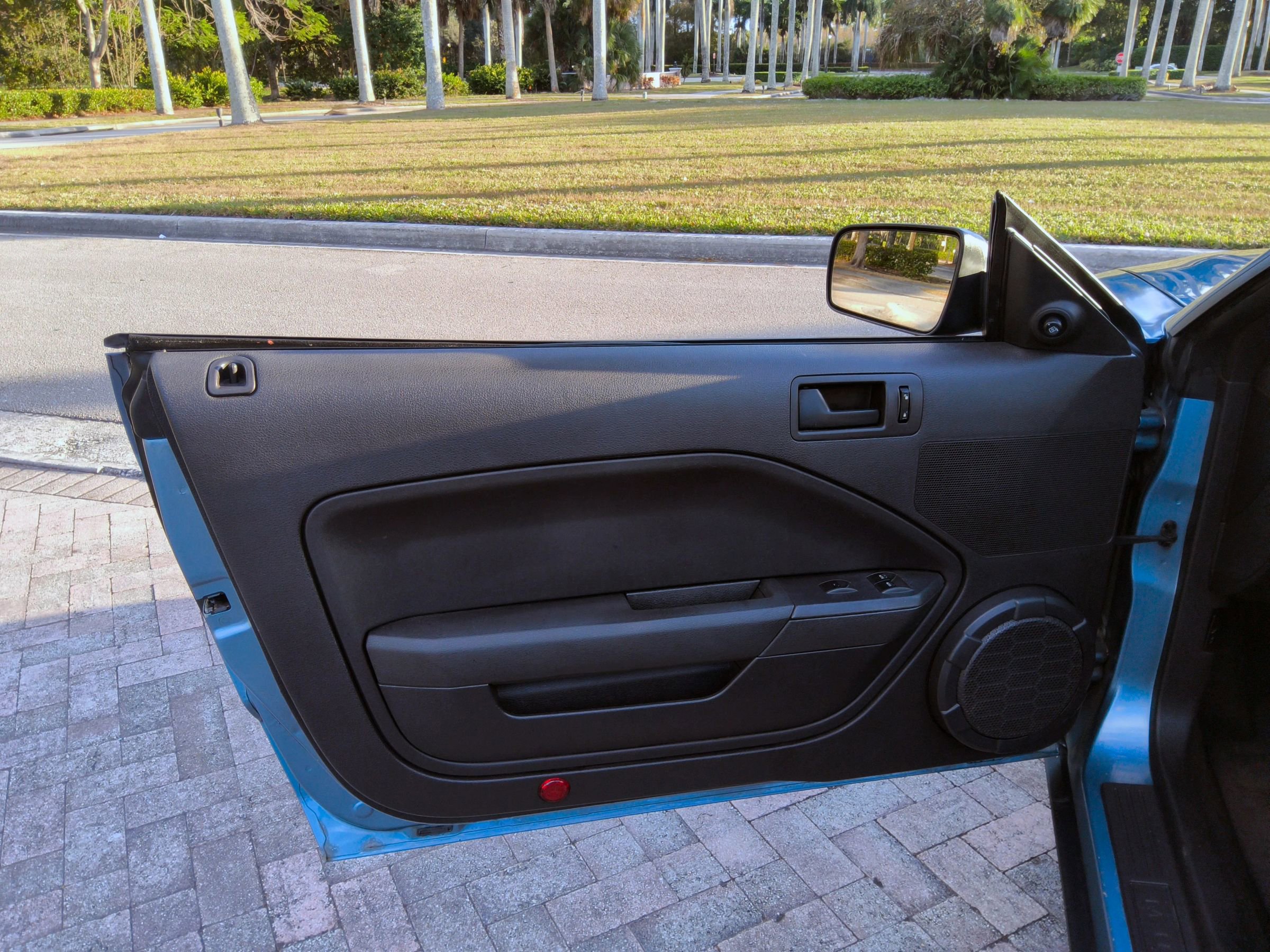 Used 2007 Ford Mustang Deluxe Convertible image 19