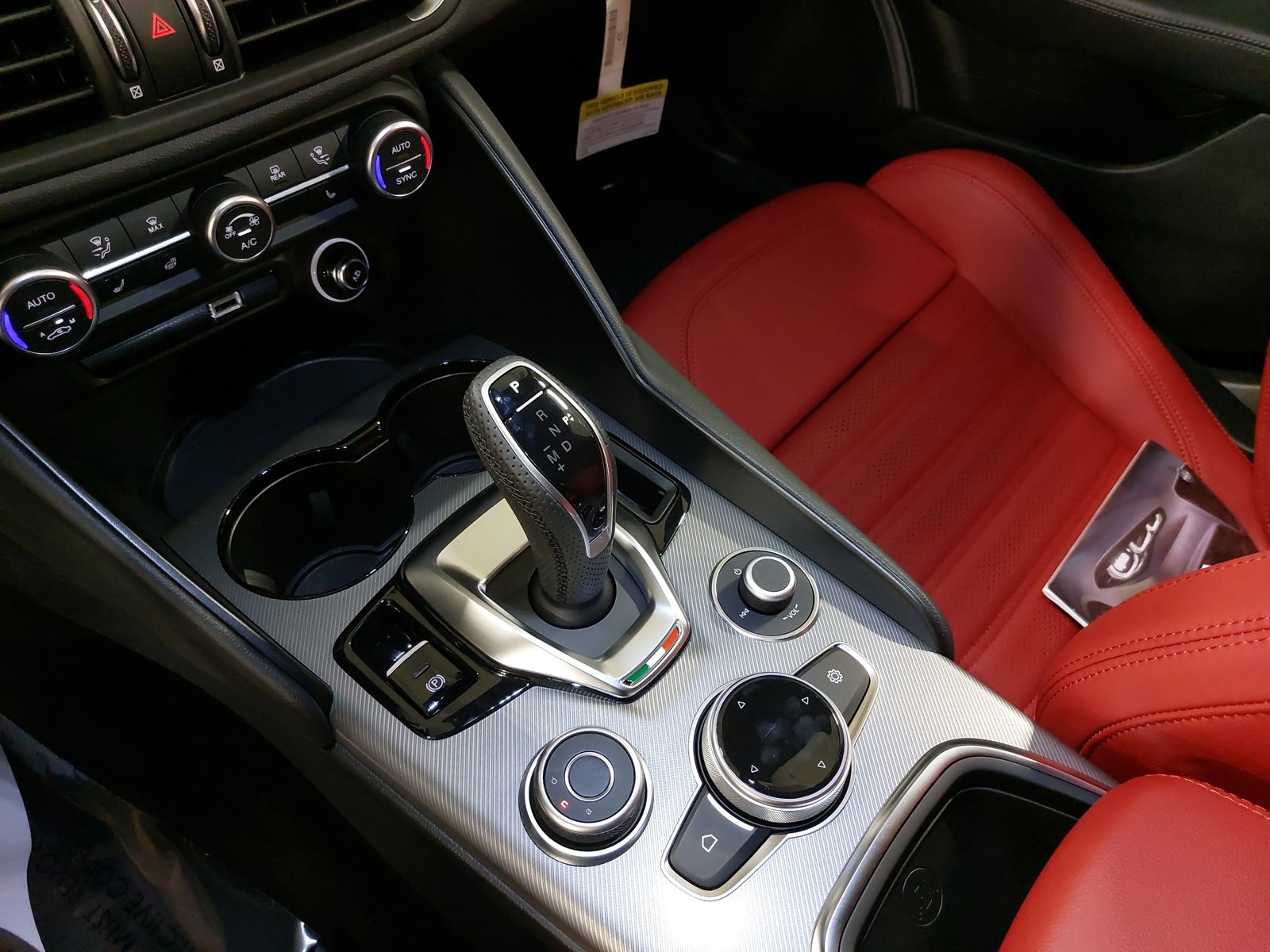 New 2025 Alfa Romeo Giulia AWD w/ Veloce Package AWD image 27