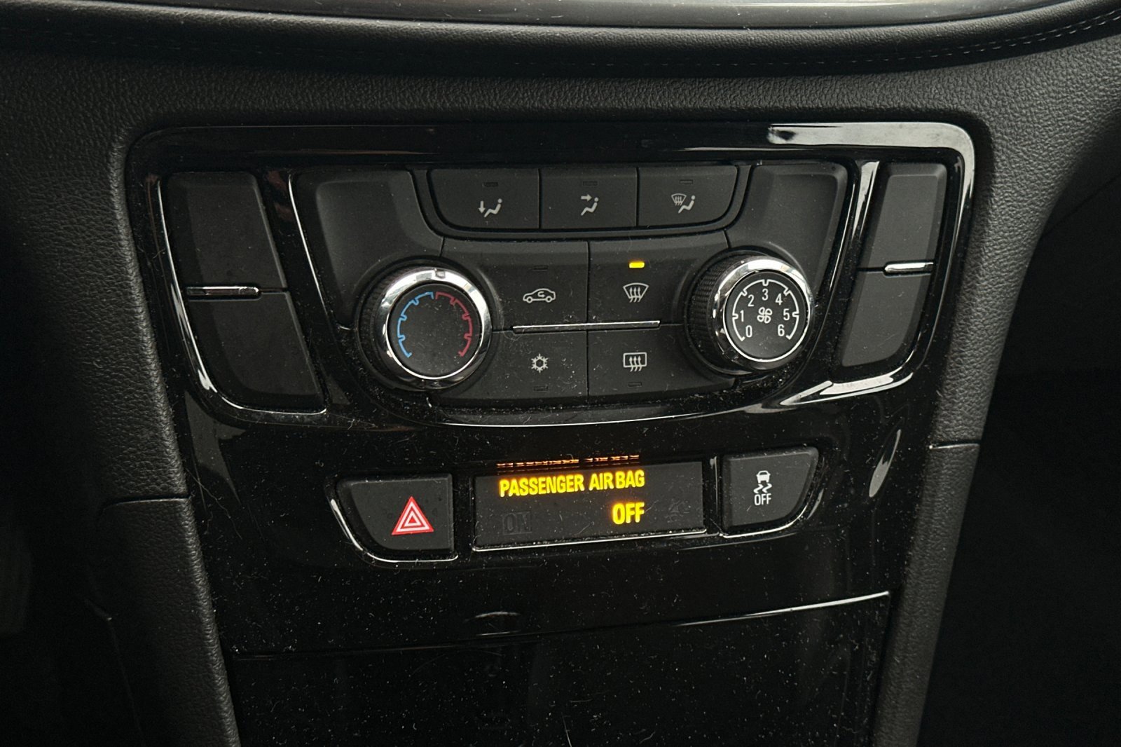 Used 2022 Buick Encore Preferred w/ Safety Package image 20