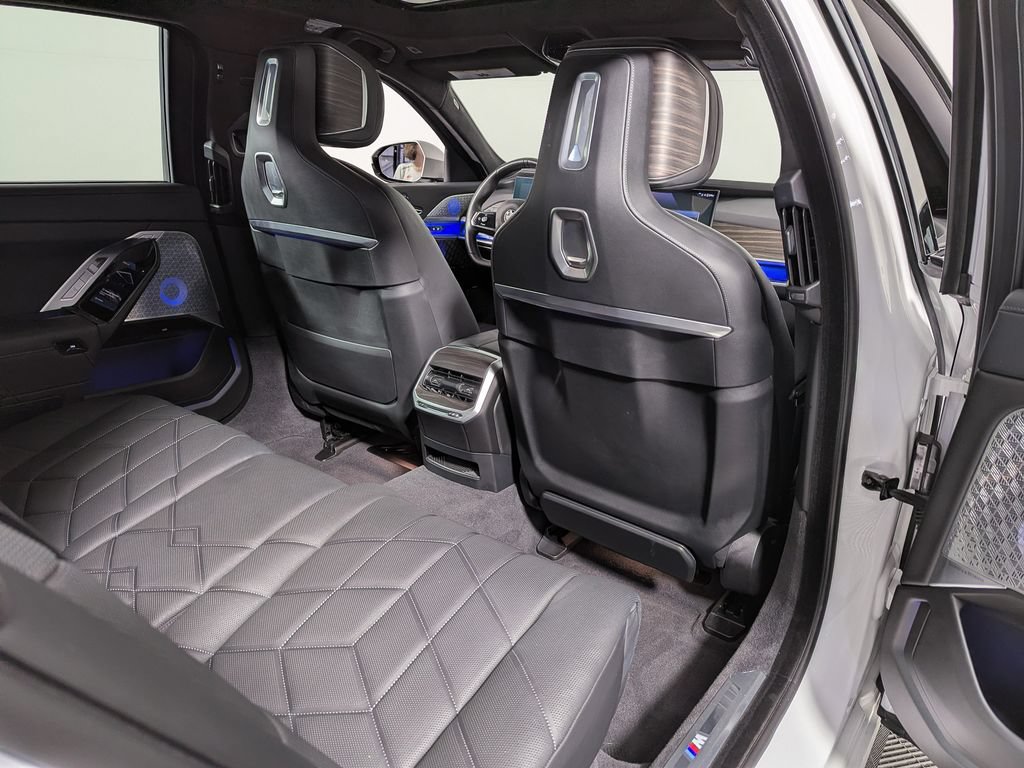 Certified 2024 BMW 760i xDrive AWD/4WD image 34