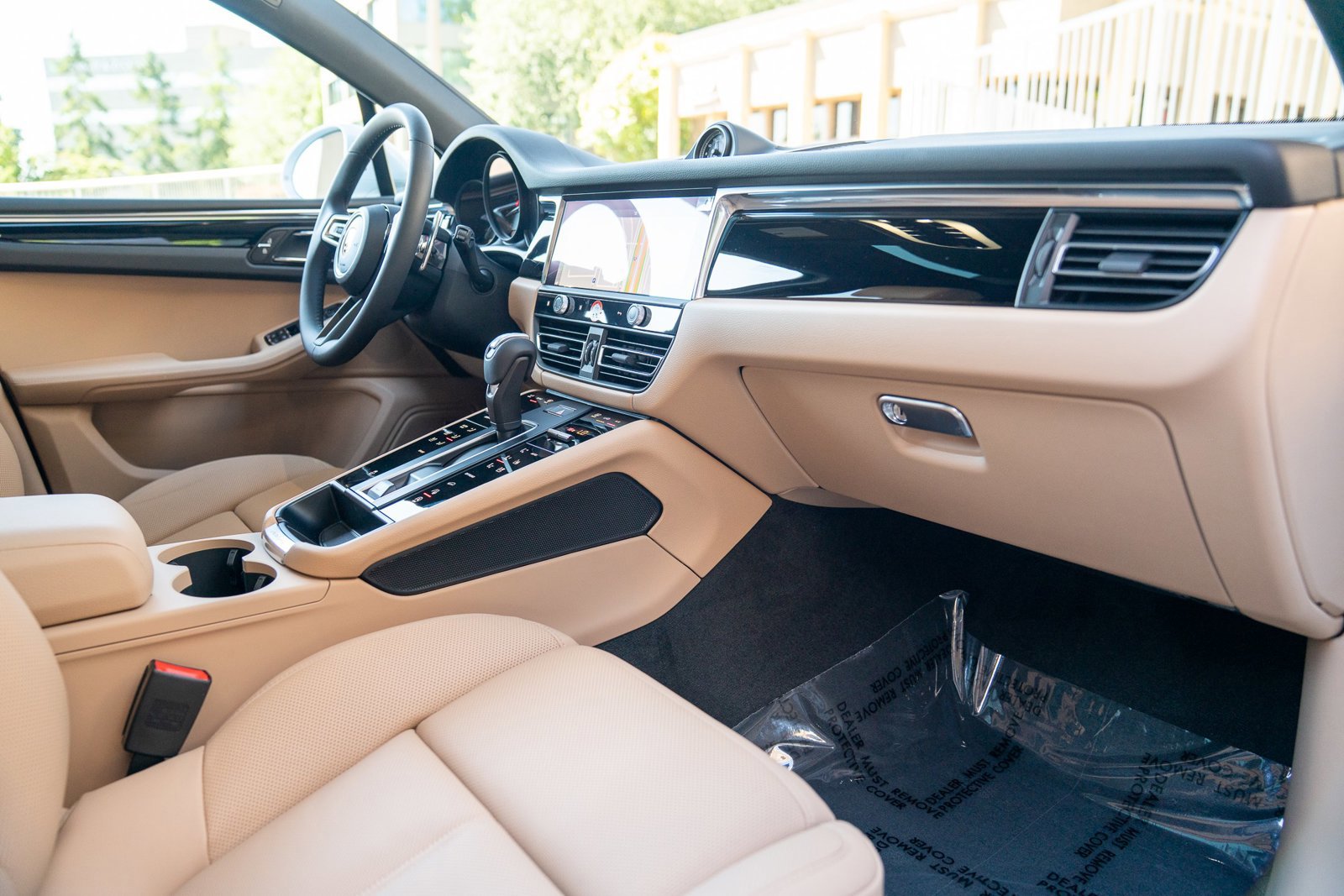 Certified 2025 Porsche Macan image 22