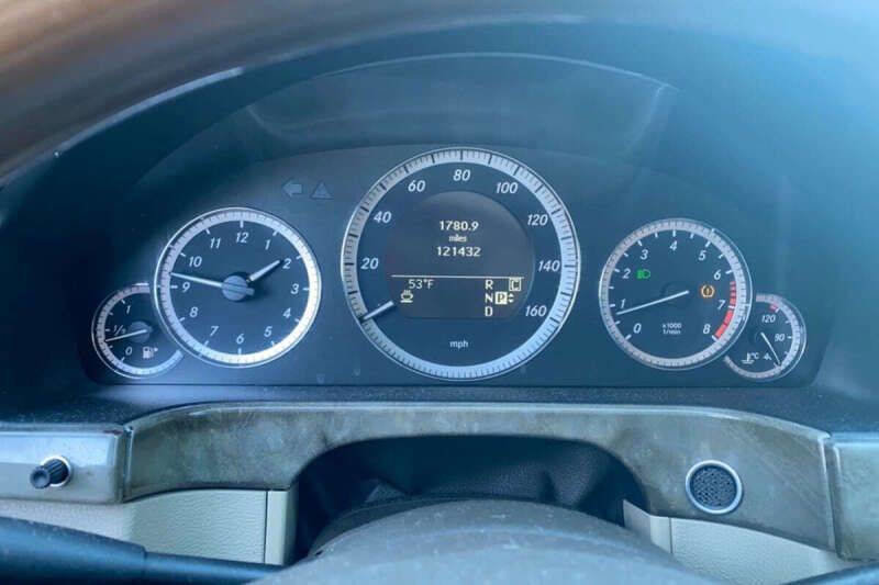 Used 2010 Mercedes-Benz E 350 4MATIC Sedan image 5