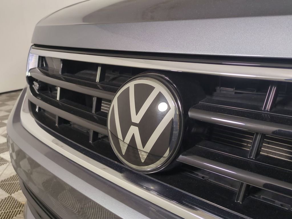 Used 2024 Volkswagen Tiguan SE R-Line image 13