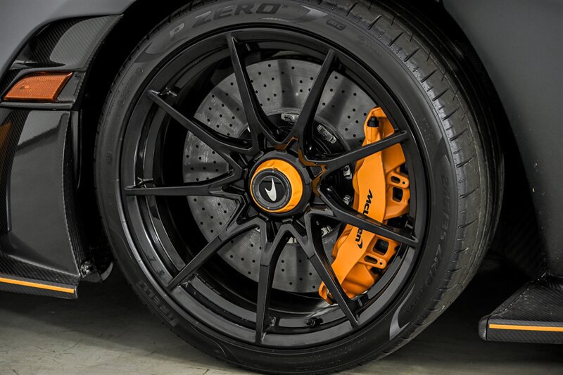 Used 2019 McLaren Senna RWD image 22