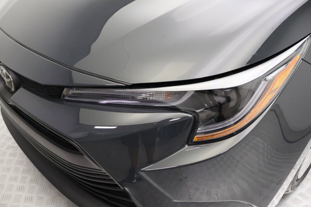 Certified 2025 Toyota Corolla LE FWD image 3