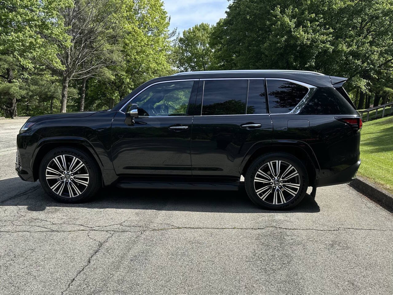 Used 2026 Lexus LX 700h Luxury AWD/4WD image 6