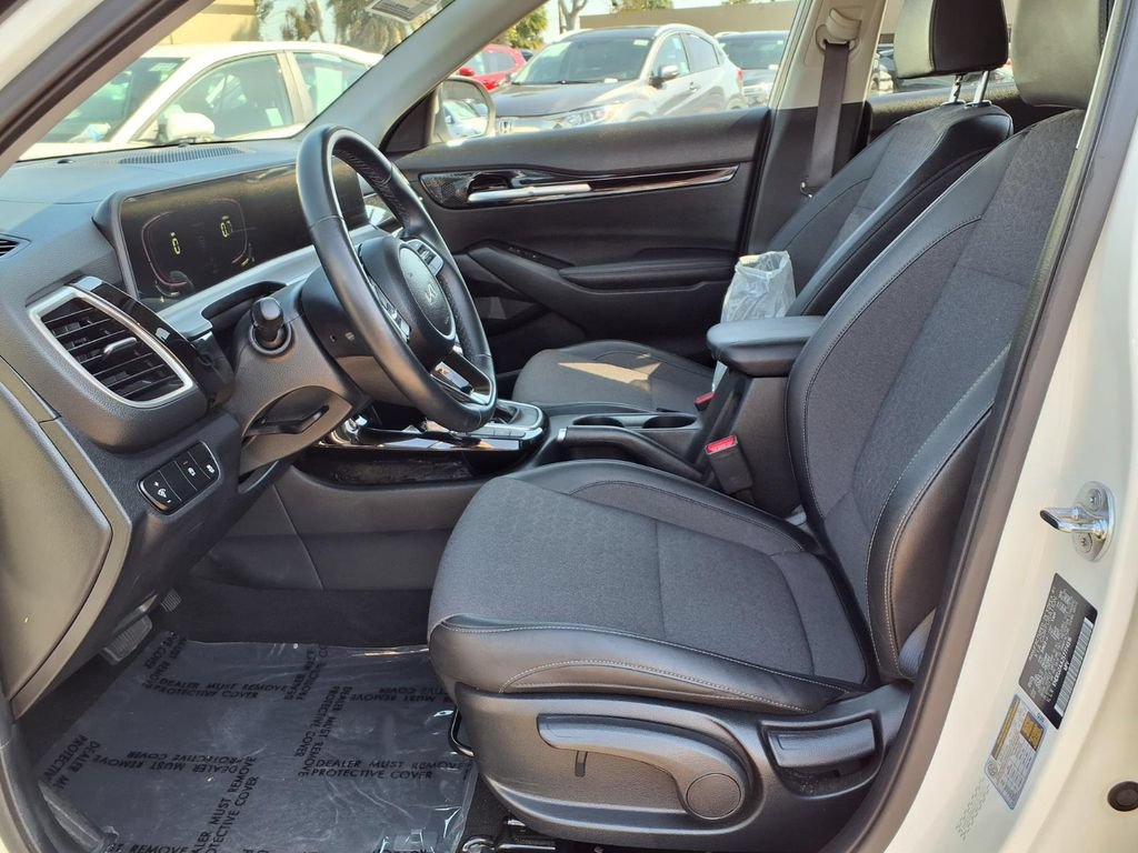 Used 2025 Kia Seltos S FWD image 15